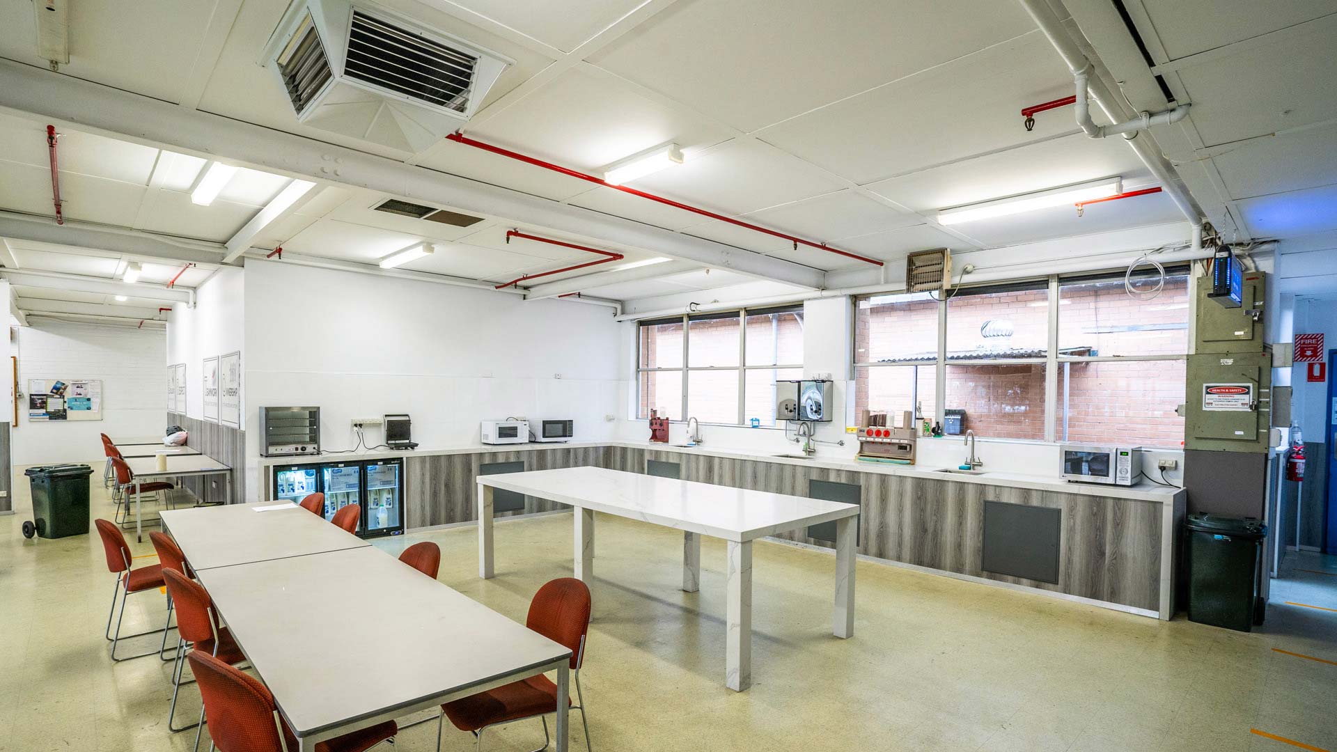 Abbe Corrugated – Canteen
